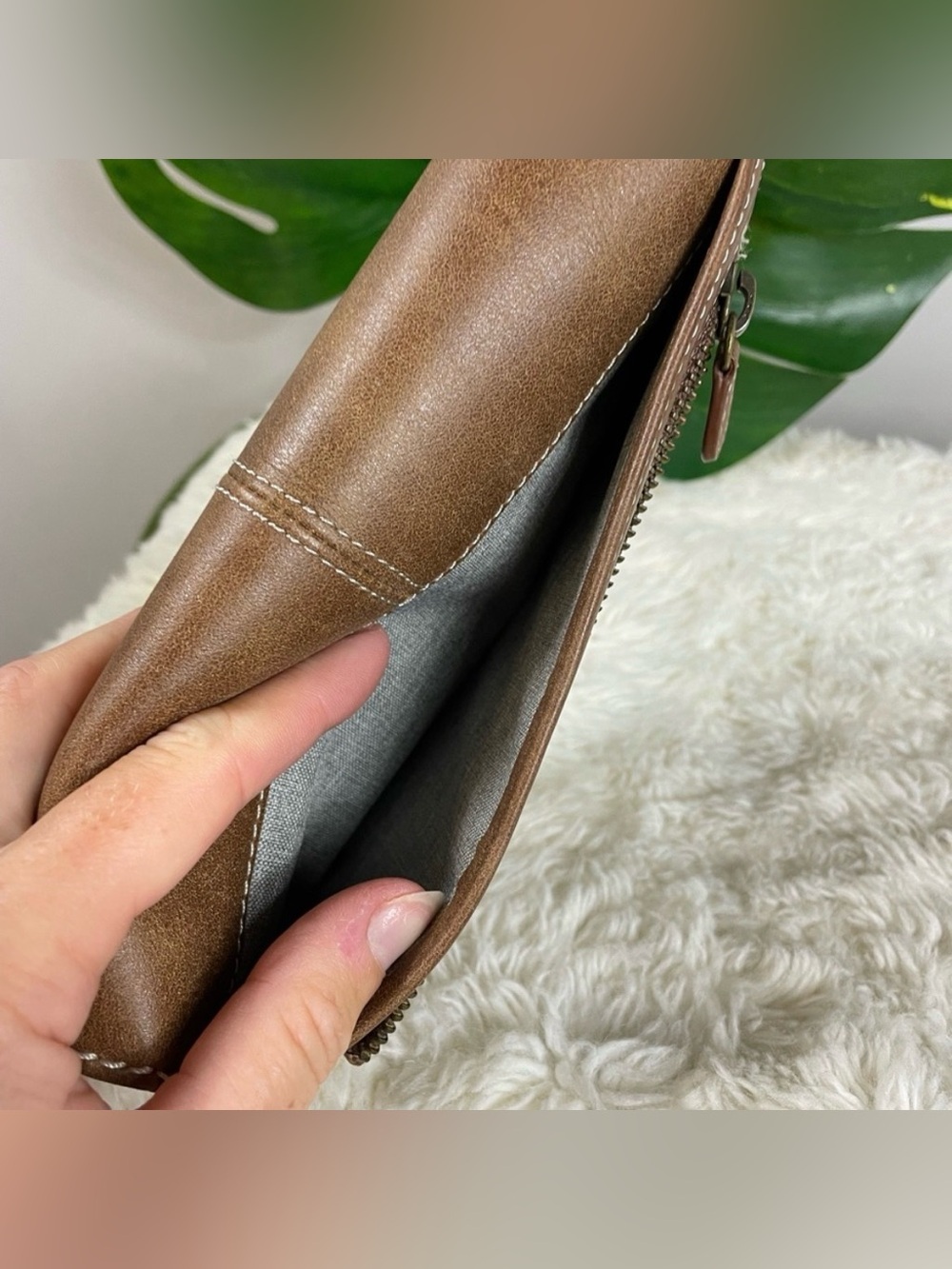 NWOT 🦫 Roots Tribe Large Fold Wallet - Picture 10 of 11